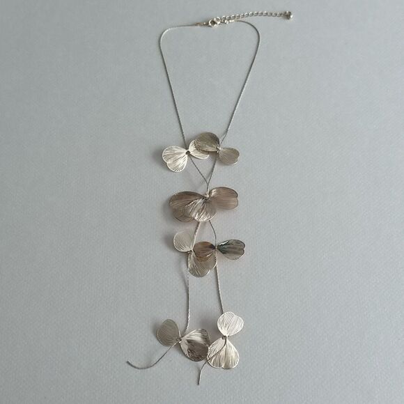 Elegant Gold Leaf Pendant Necklace #1682 - Picture 3 of 3